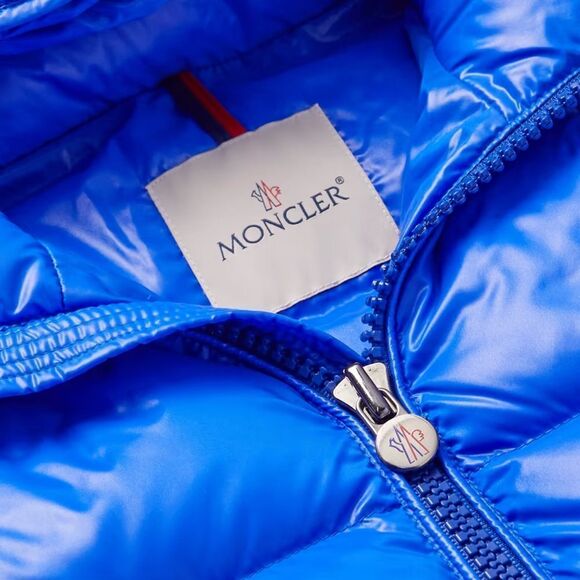 Moncler Kids Maya Quilted Hooded Down jacket. Cobalt Blue. Size 12 unisex. - Picture 4 of 11